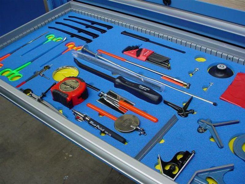 Kaizen shadow foam for inserting tools in a drawer