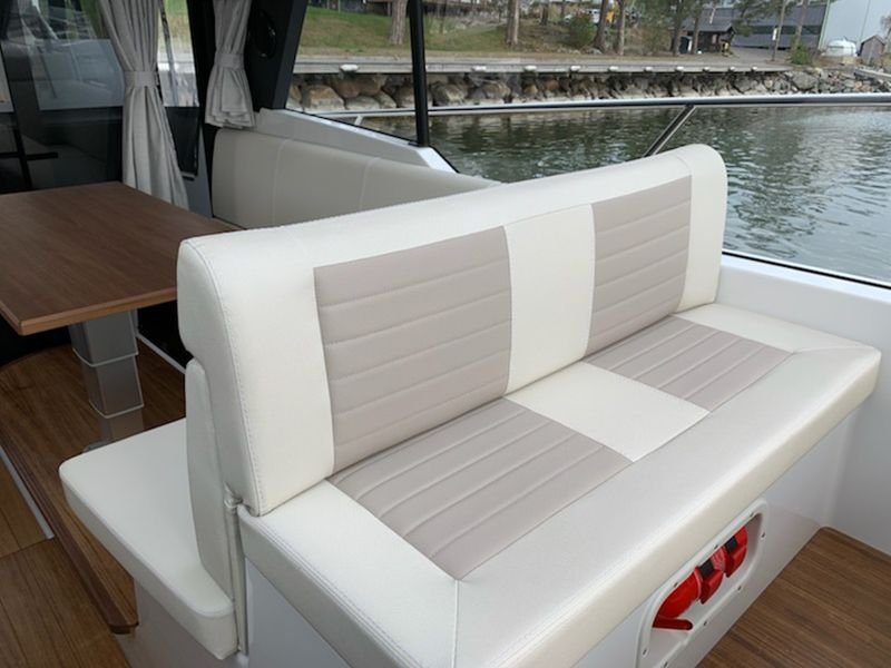 Marine boat cushion for bench in a boat